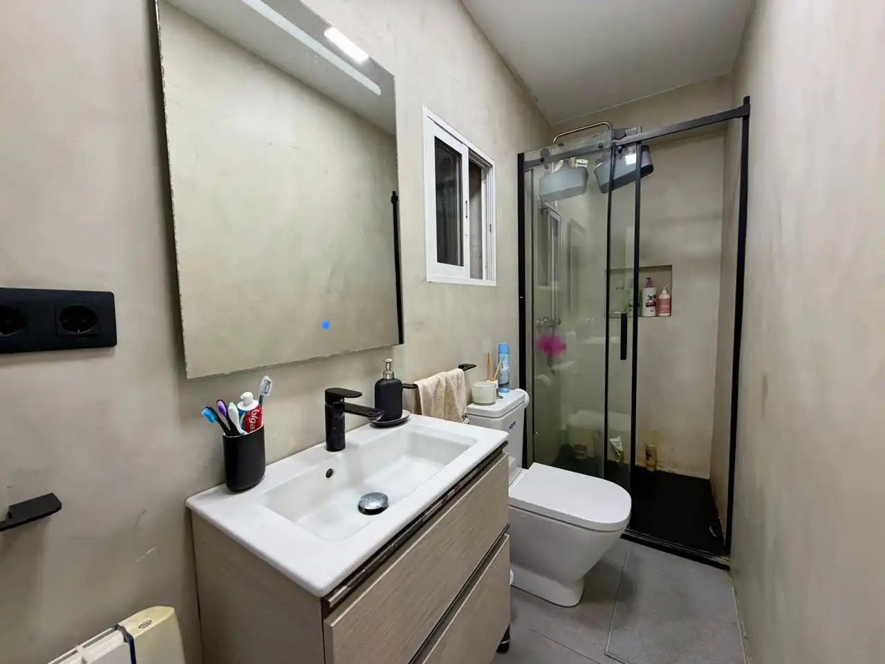 Bathroom of Flat for sale in Nou Barris