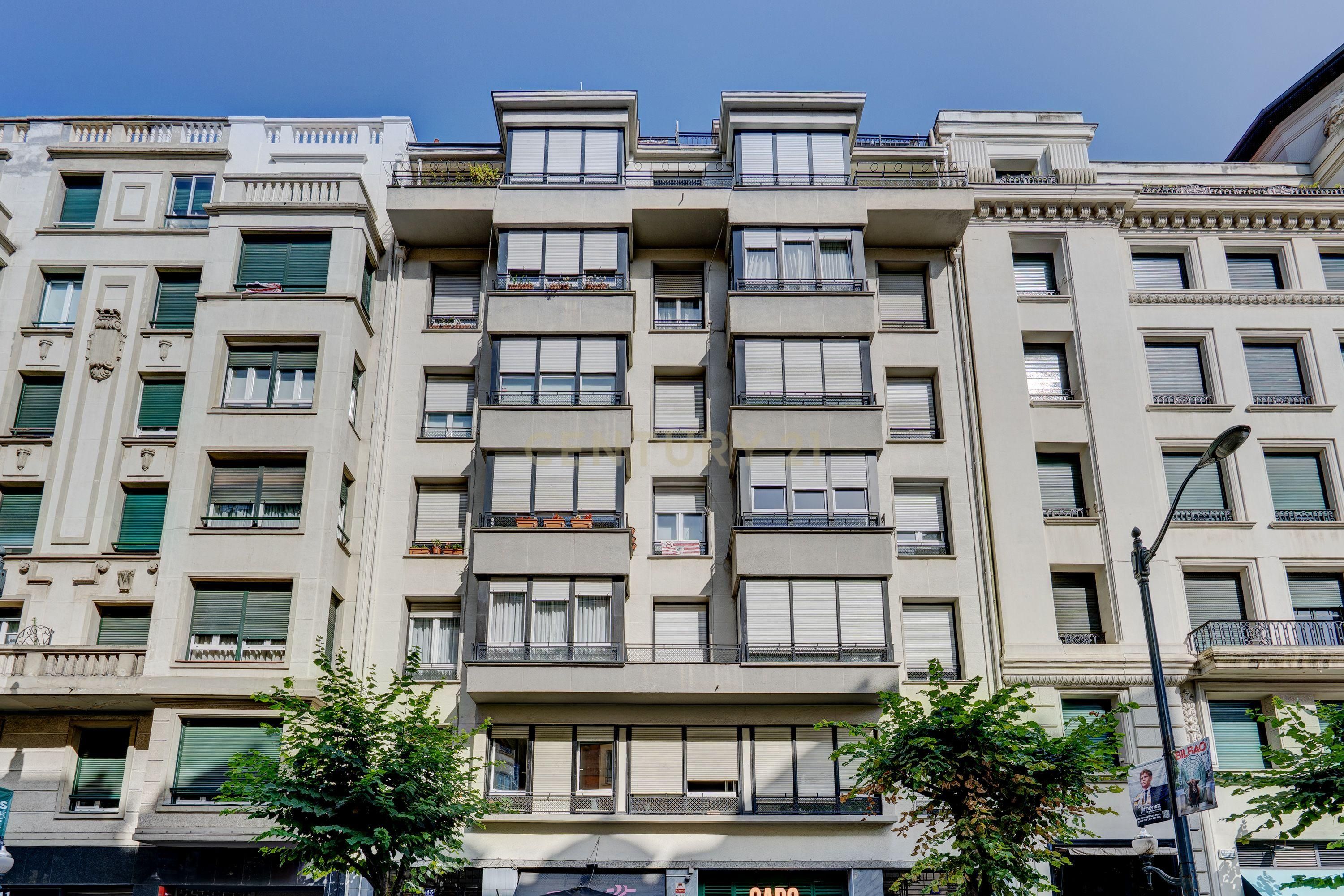 Exterior view of Flat for sale in Bilbao   with Washing machine and Microwave