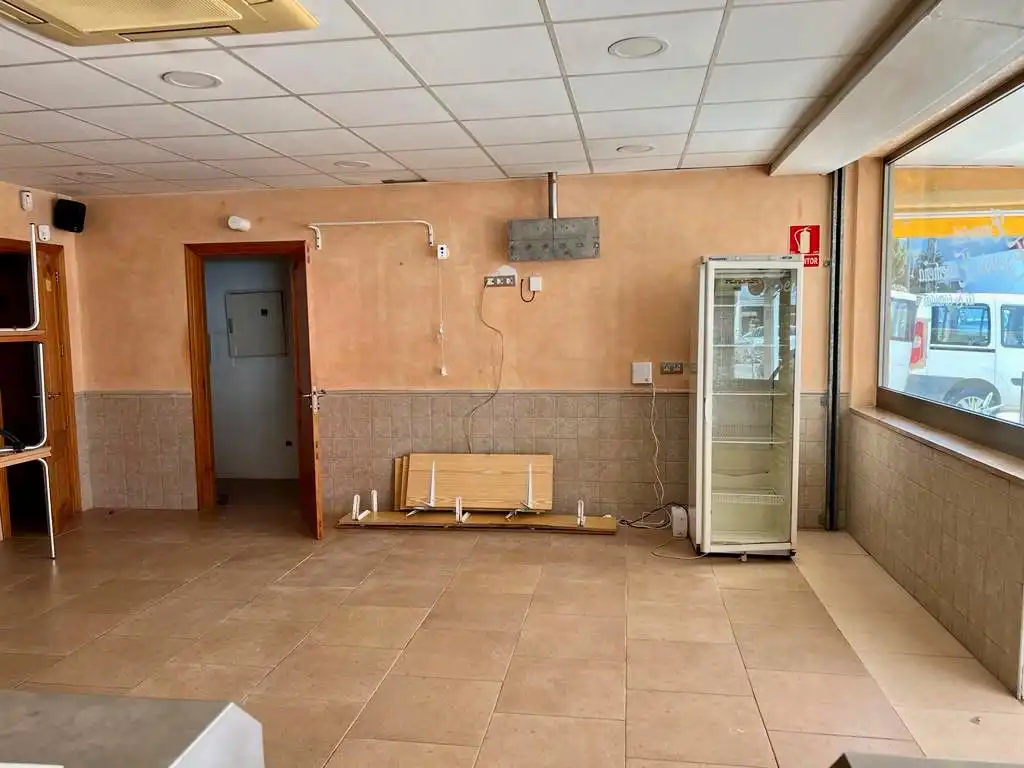 Geschaftsraum zum Verkauf in Alcúdia mit Klimaanlage und Terrasse