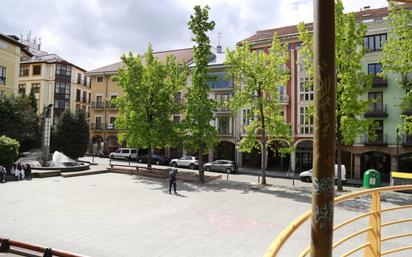 Vista exterior de Pis en venda en Torrelavega  amb Balcó