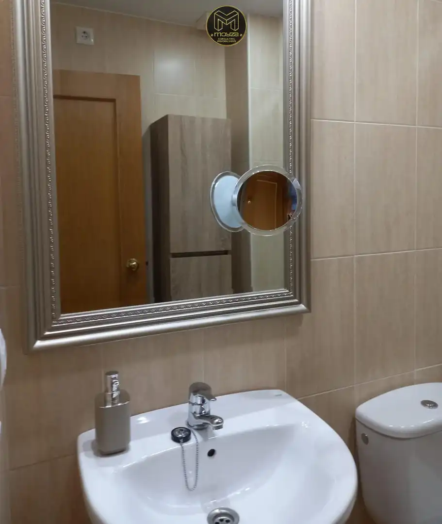 Bathroom of Flat for sale in Bailén  with Air Conditioner, Furnished and Balcony