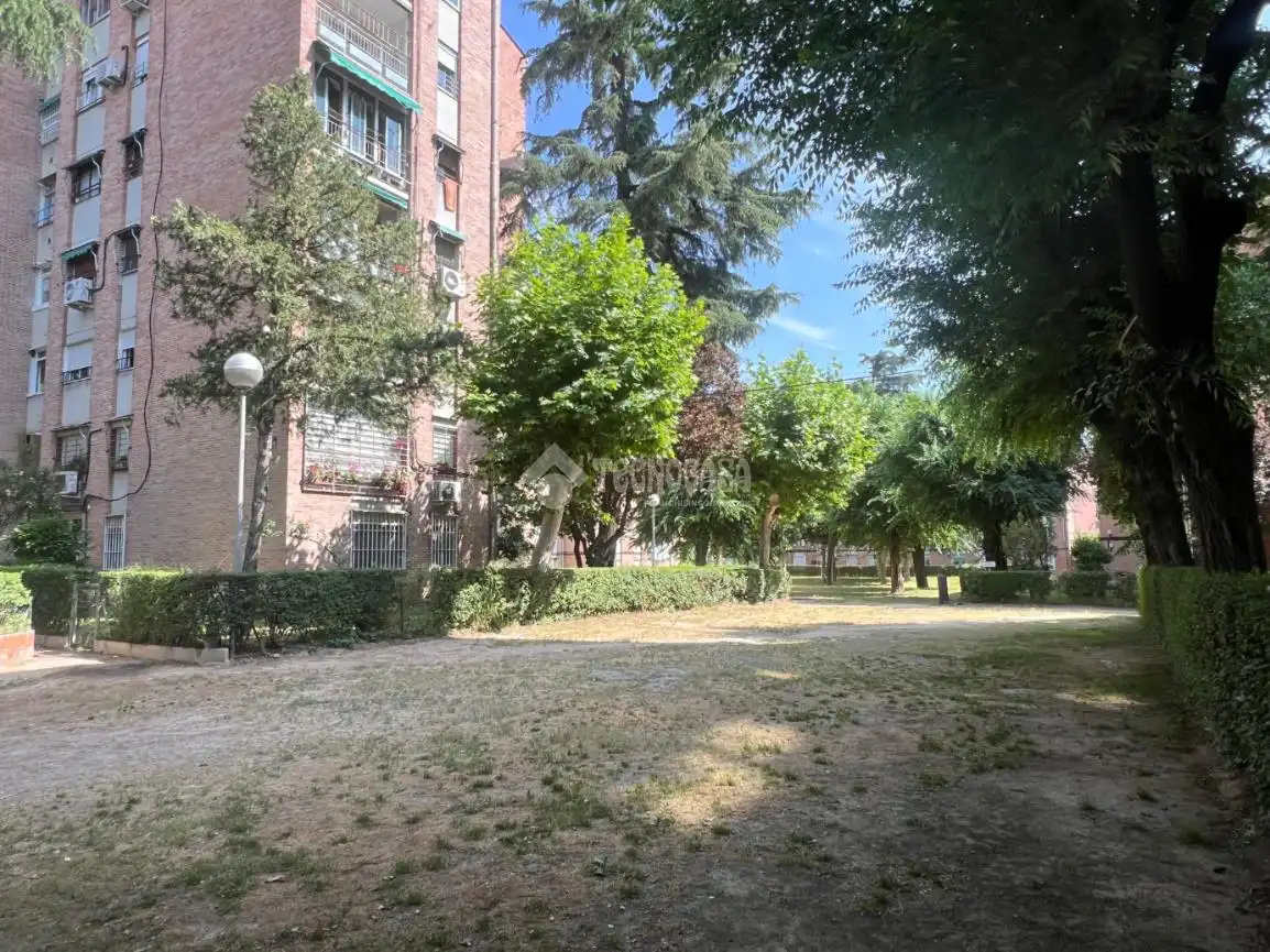 Vista exterior de Pis en venda en Madrid amb Calefacció i Parquet