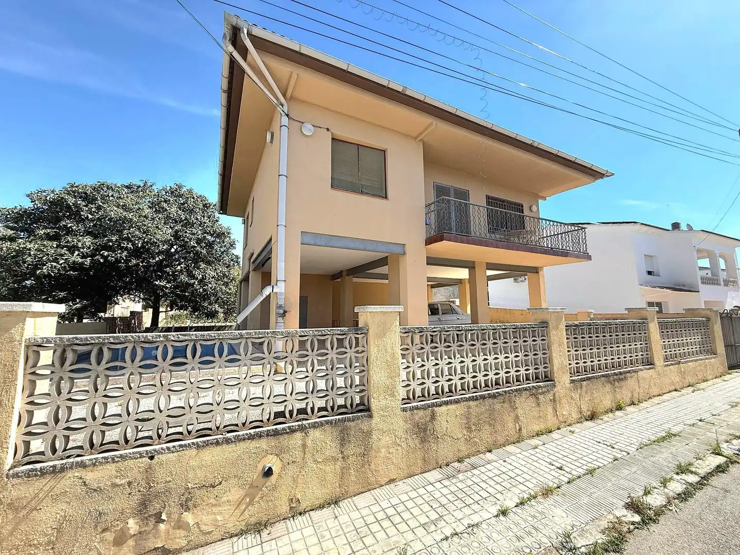 Außenansicht von Haus oder Chalet zum Verkauf in Sant Jaume dels Domenys mit Privatgarten, Terrasse und Schwimmbad