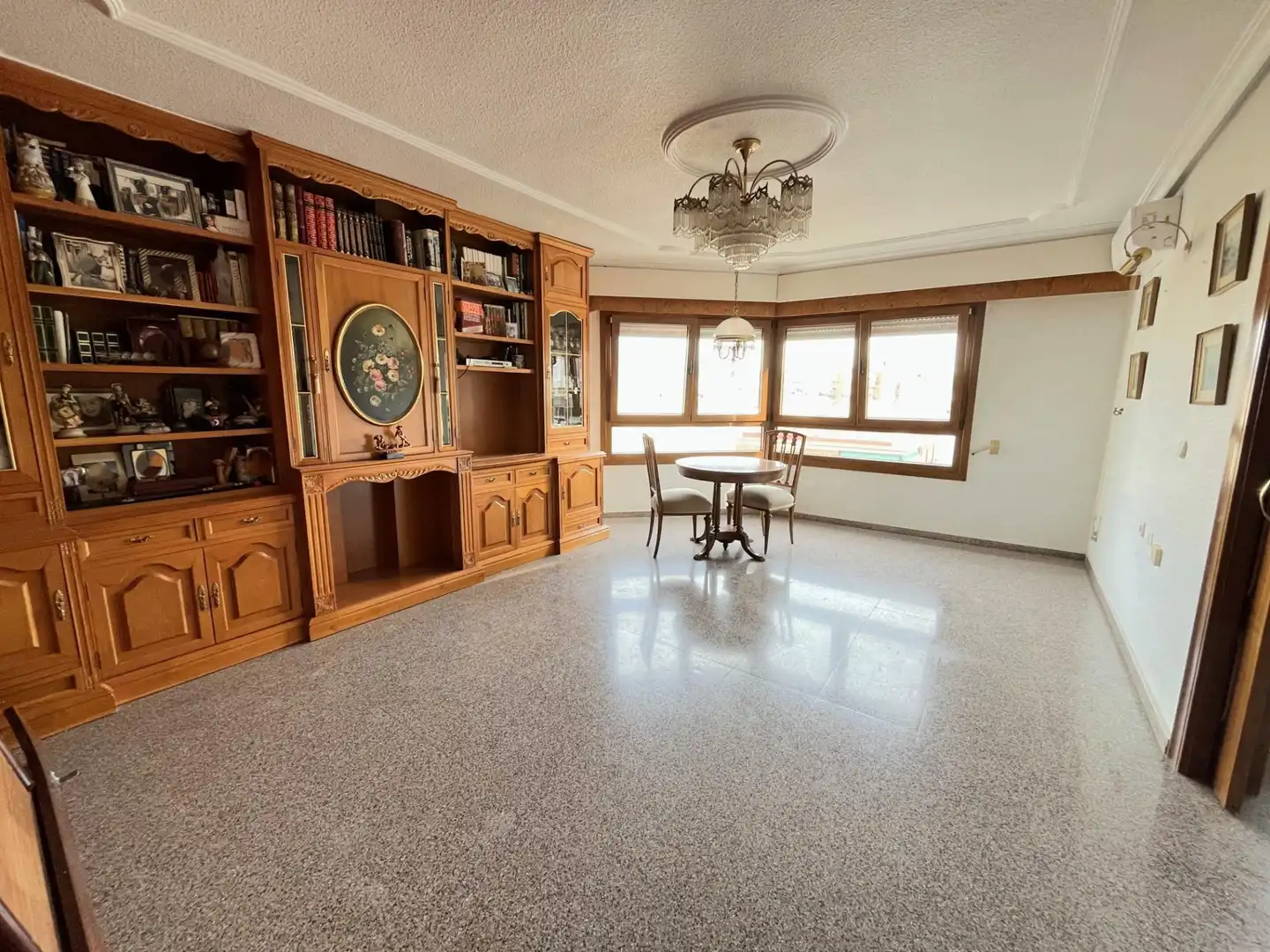 Sala d'estar de Àtic en venda en Elda amb Terrassa i Balcó