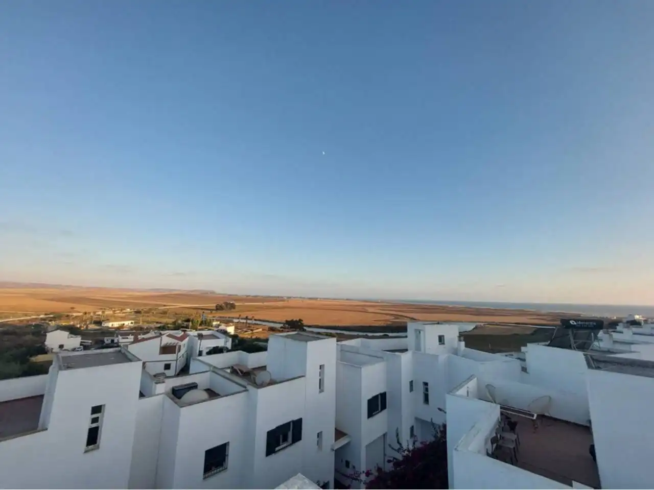 Vista exterior de Casa o chalet en venta en Conil de la Frontera con Calefacción, Terraza y Piscina comunitaria