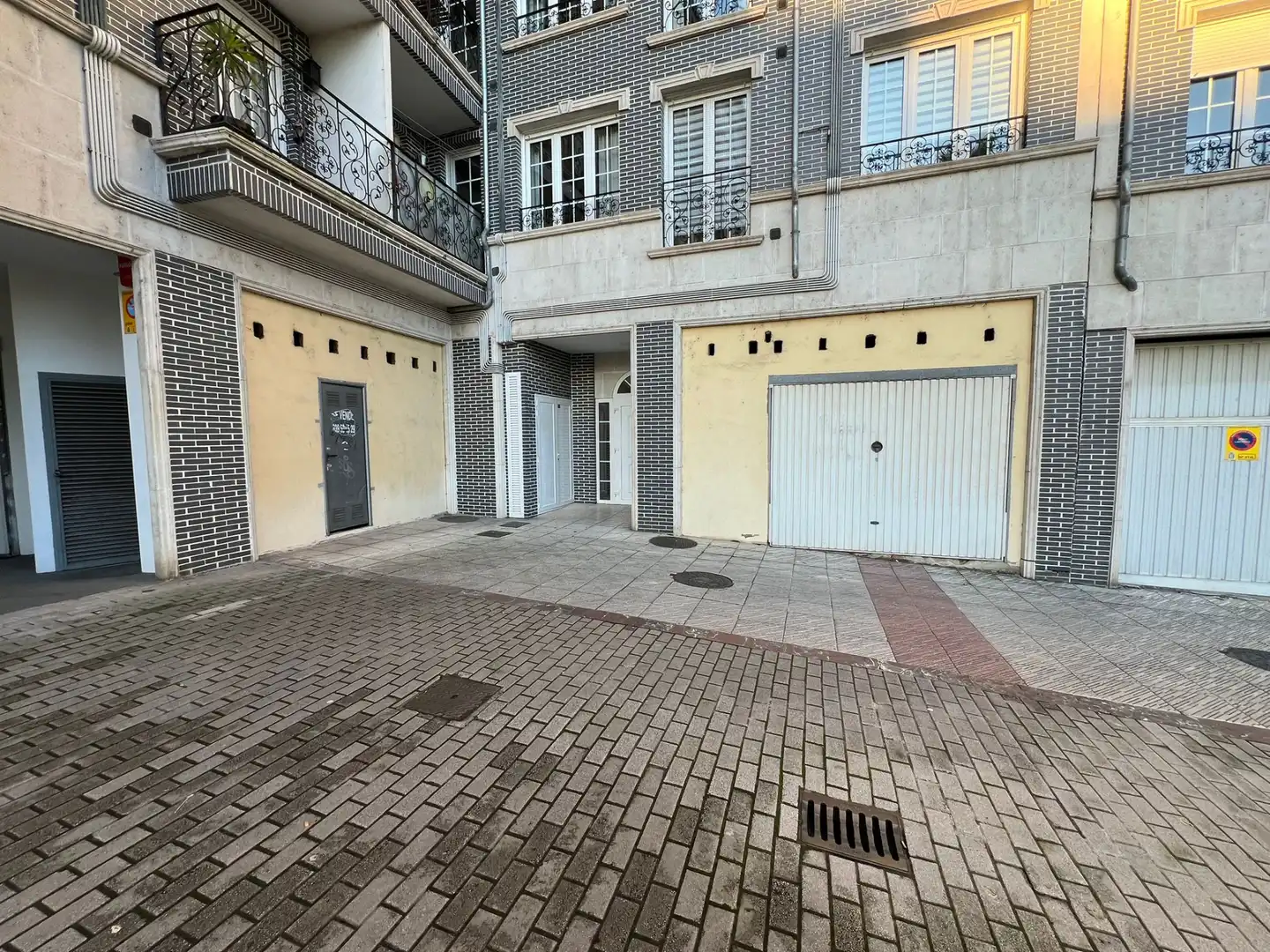 Business premises for sale in Calle de Antonio Machado 39