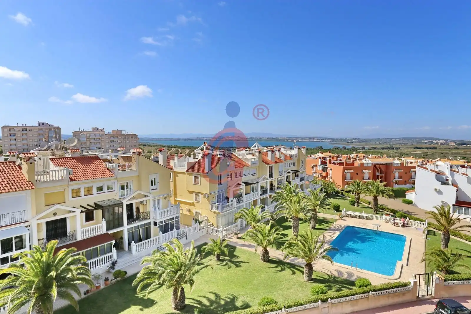 Vista exterior de Estudio en venta en Torrevieja con Terraza y Piscina comunitaria