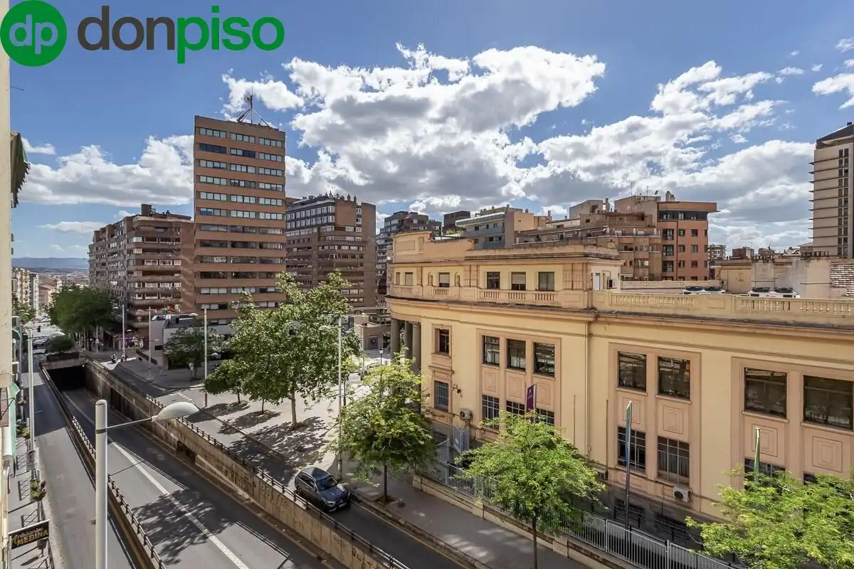 Außenansicht von Wohnung zum Verkauf in Granada mit Klimaanlage, Heizung und Terrasse