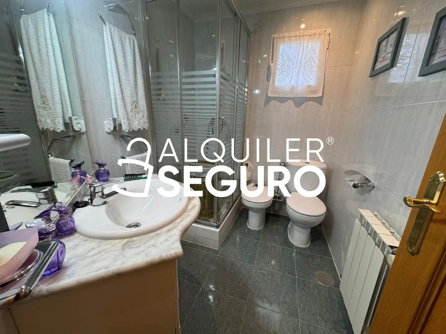 Baño de Piso de alquiler en Madrid con Calefacción, Terraza y Amueblado