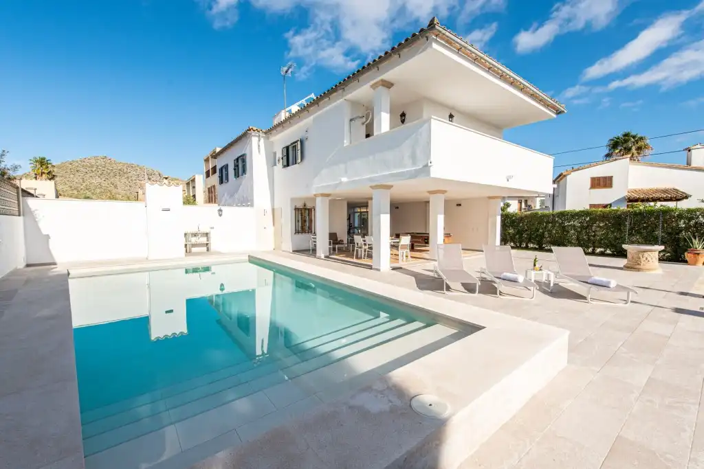 Vista exterior de Casa o xalet en venda en Pollença amb Aire condicionat, Terrassa i Traster