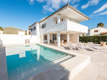 Villa con balcone in vendita a Port de Pollença