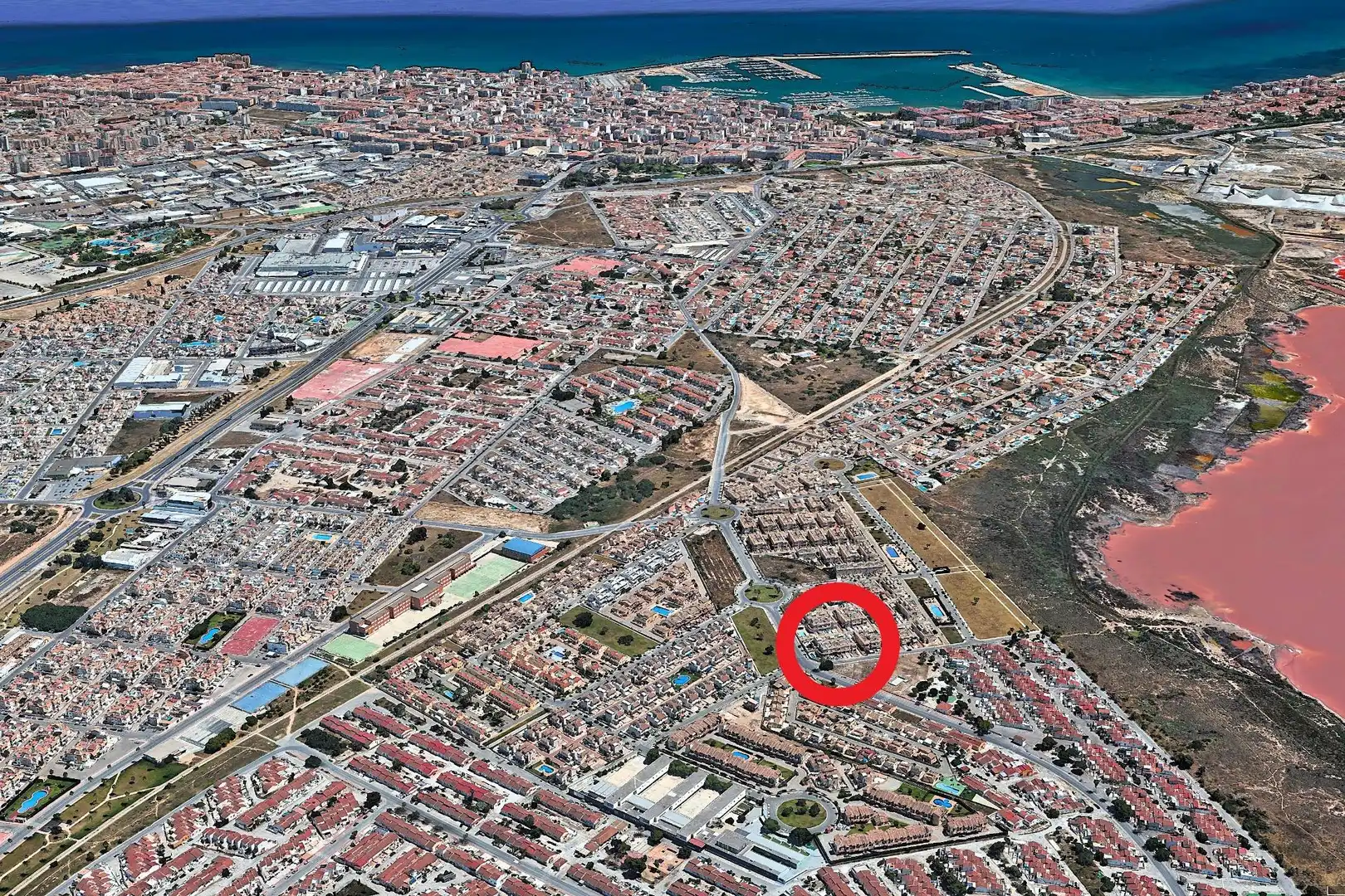 Vista exterior de Casa adosada en venta en Torrevieja con Aire acondicionado, Calefacción y Jardín privado