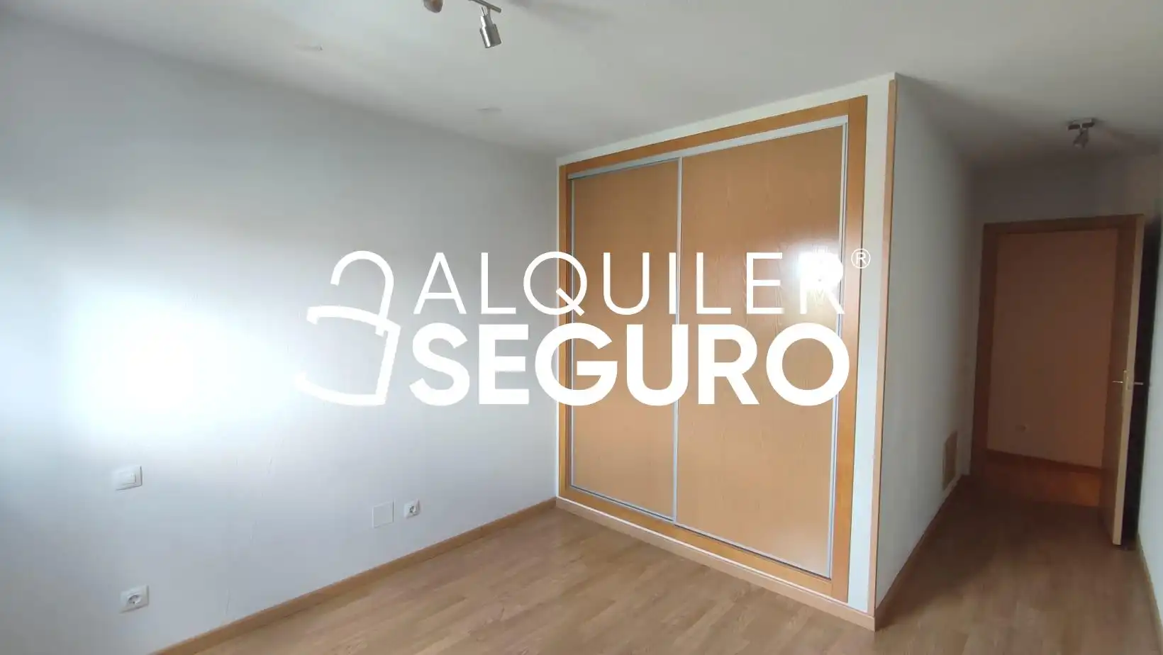 Habitación de Piso de alquiler en Paracuellos de Jarama con Calefacción, Trastero y Amueblado