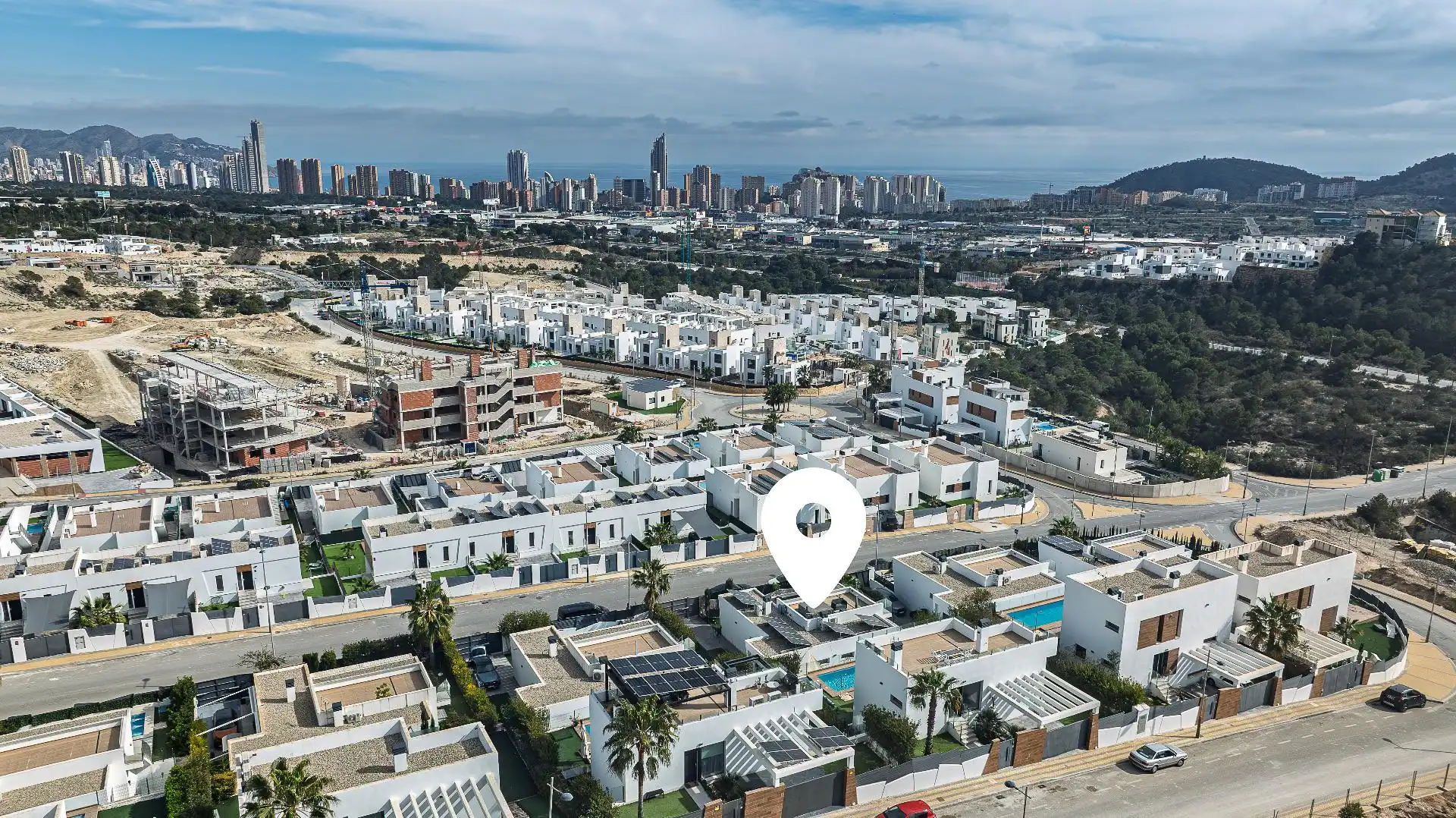 Vista exterior de Casa o xalet de lloguer en Finestrat amb Aire condicionat, Calefacció i Jardí privat