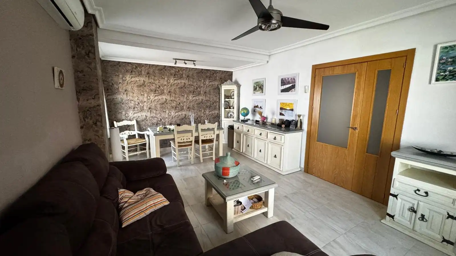 Sala d'estar de Casa adosada en venda en Oeste