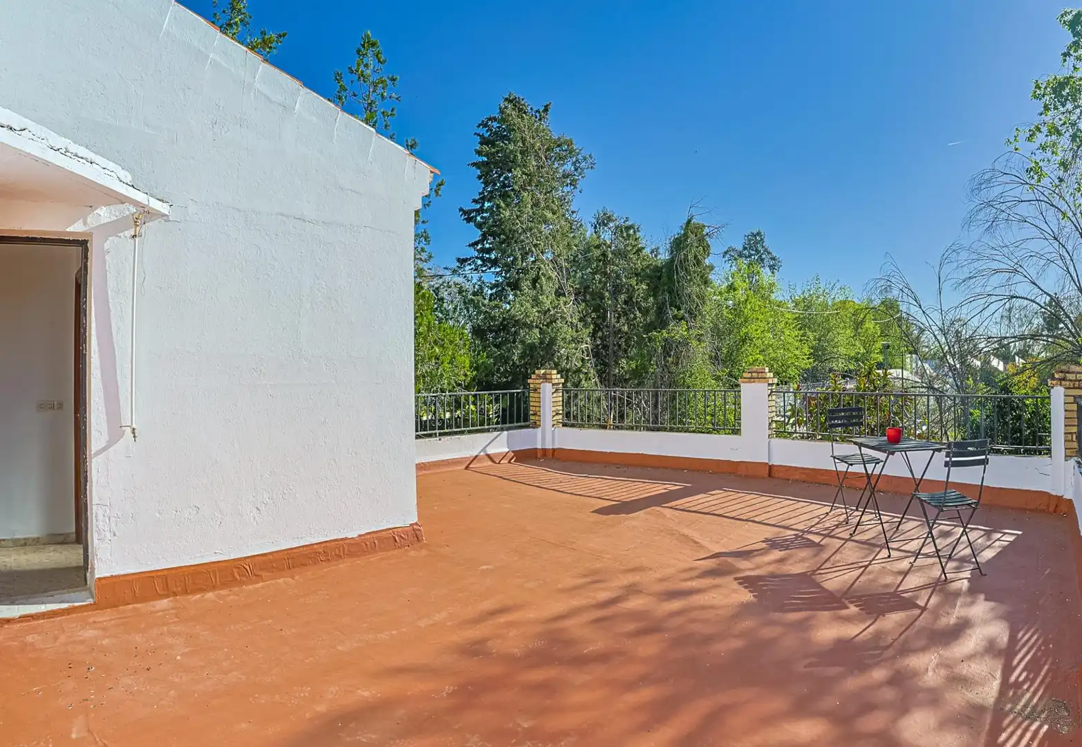 Terrassa de Casa o xalet en venda en Sanlúcar la Mayor amb Aire condicionat i Piscina
