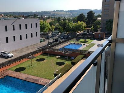 Swimming pool of Flat for sale in Barberà del Vallès  with Air Conditioner, Heating and Private garden