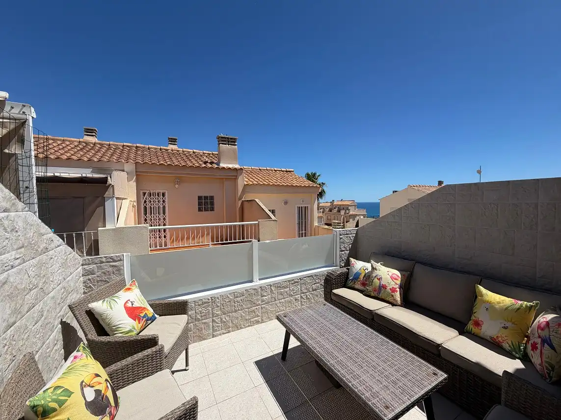 Terrasse von Haus oder Chalet zum Verkauf in Santa Pola mit Klimaanlage, Privatgarten und Möbliert