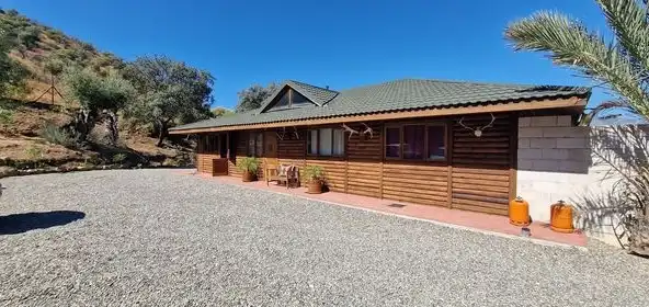 Casa rústica amb piscina en venda a Coín