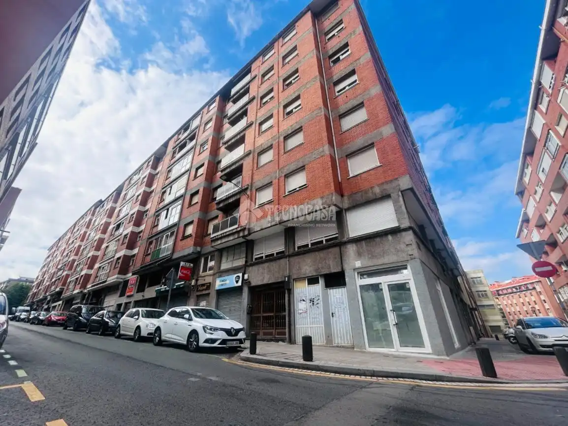 Vista exterior de Piso en venta en Bilbao  con Parquet