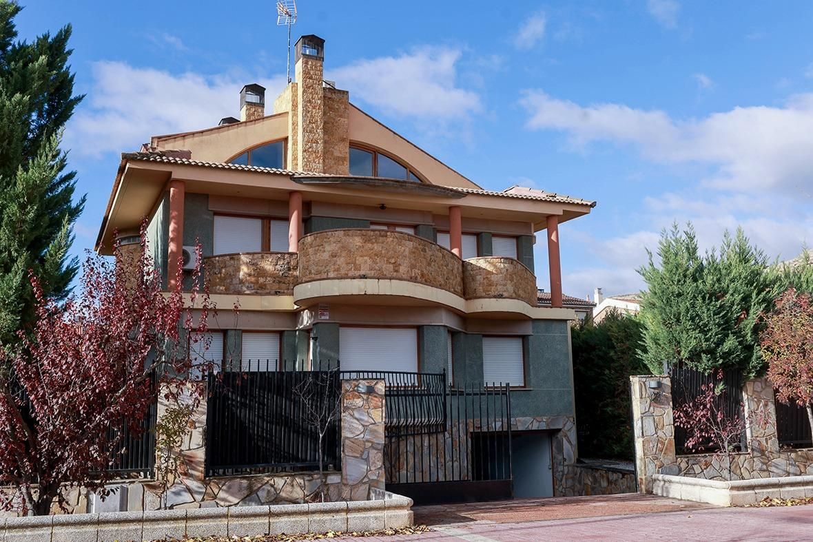 Vista exterior de Casa o xalet en venda en Calatayud amb Aire condicionat, Calefacció i Jardí privat