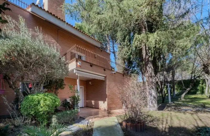 Exterior view of Houses for sale in Villanueva del Pardillo  with Air Conditioner, Heating and Parquet flooring