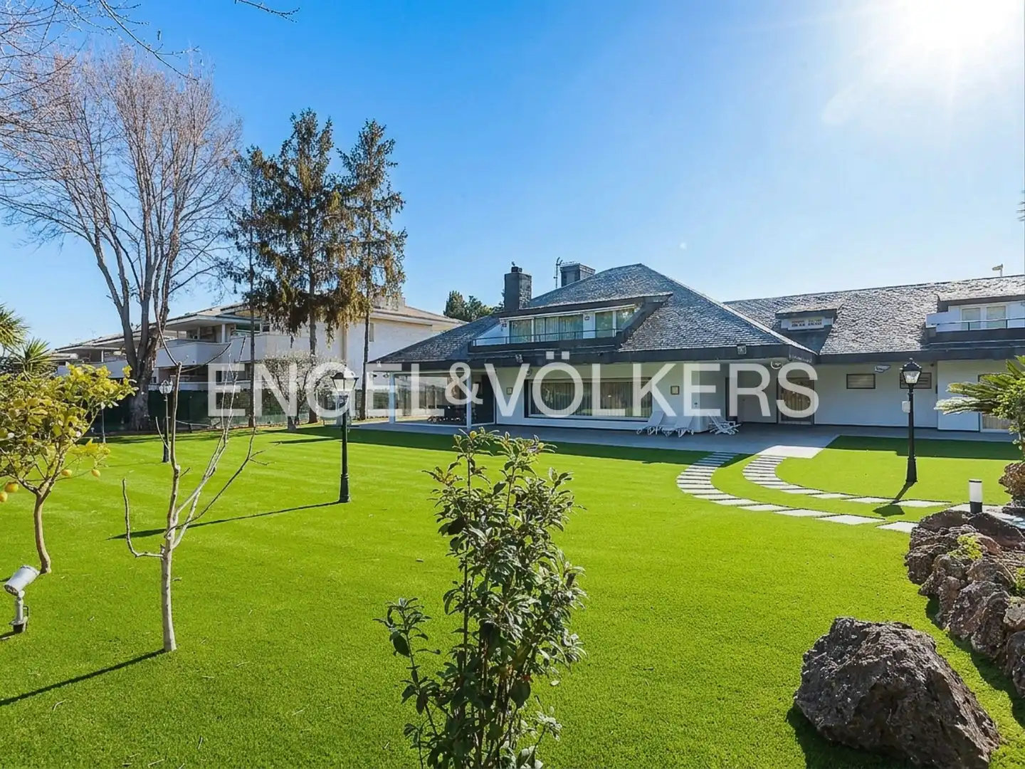 Vista exterior de Casa o xalet de lloguer en Sant Cugat del Vallès amb Calefacció