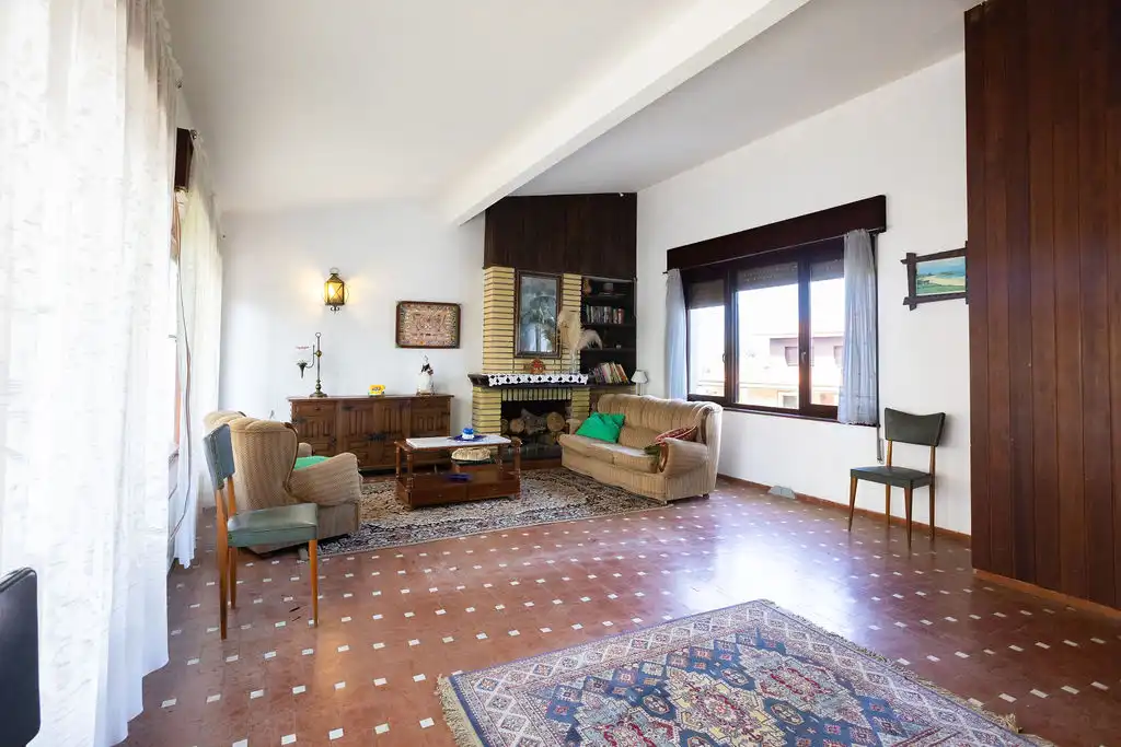 Sala d'estar de Casa o xalet en venda en Colunga amb Calefacció i Moblat