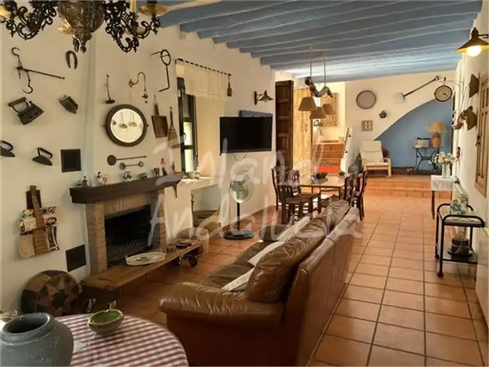 Wohnzimmer von Country house zum Verkauf in Cabra mit Abstellraum, Schwimmbad und Internet