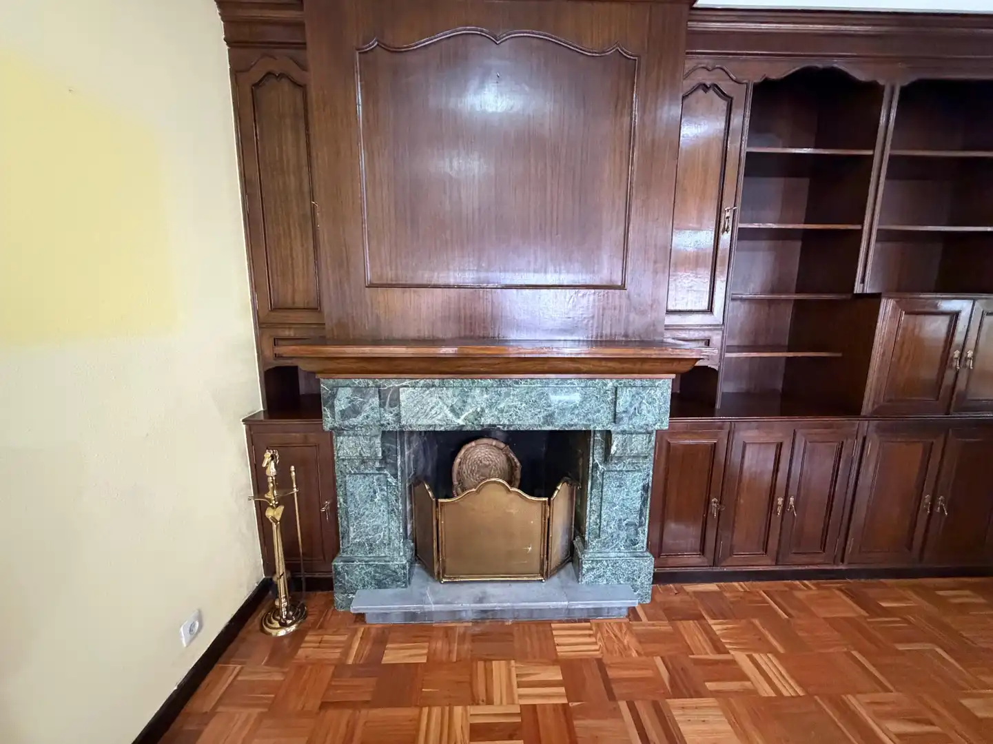 Sala de estar de Piso en venta en Avilés con Calefacción, Parquet y Terraza