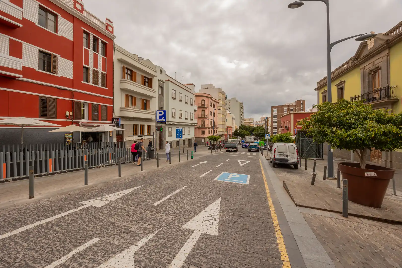 Vista exterior de Pis en venda en Las Palmas de Gran Canaria amb Moblat i Balcó