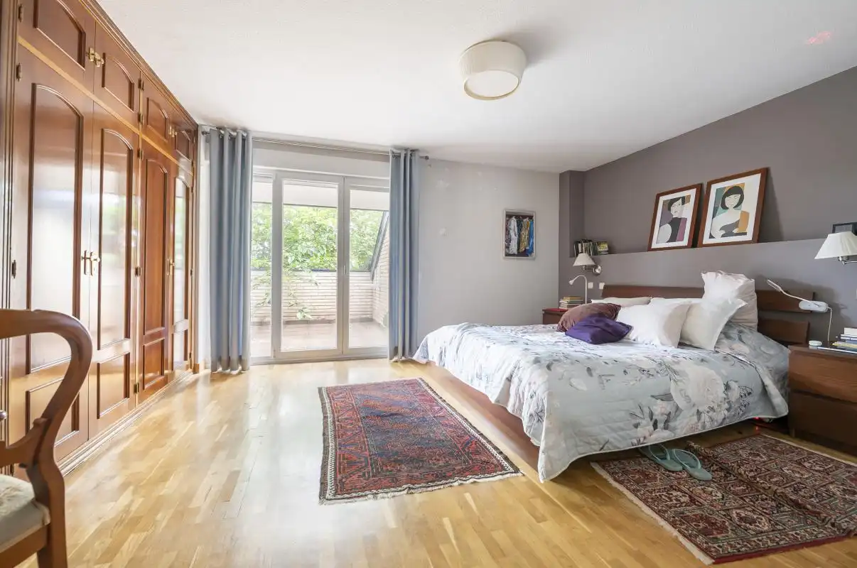 Habitación de Casa o chalet en venta en Boadilla del Monte con Aire acondicionado, Calefacción y Jardín privado