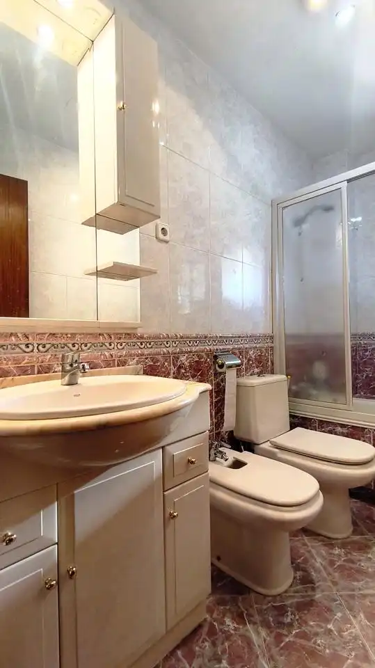 Bathroom of Flat for rent in Madrid
