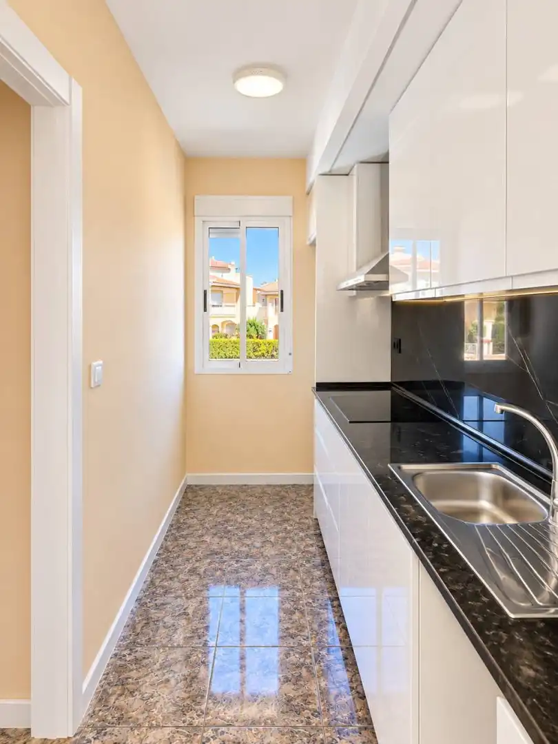 Bungalow with pool for sale in Av. de California, imagen 9