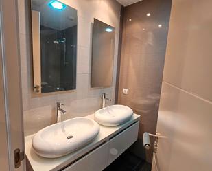 Bathroom of Flat for sale in Salamanca Capital  with Air Conditioner, Heating and Private garden