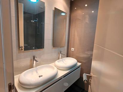 Bathroom of Flat for sale in Salamanca Capital  with Air Conditioner, Heating and Private garden