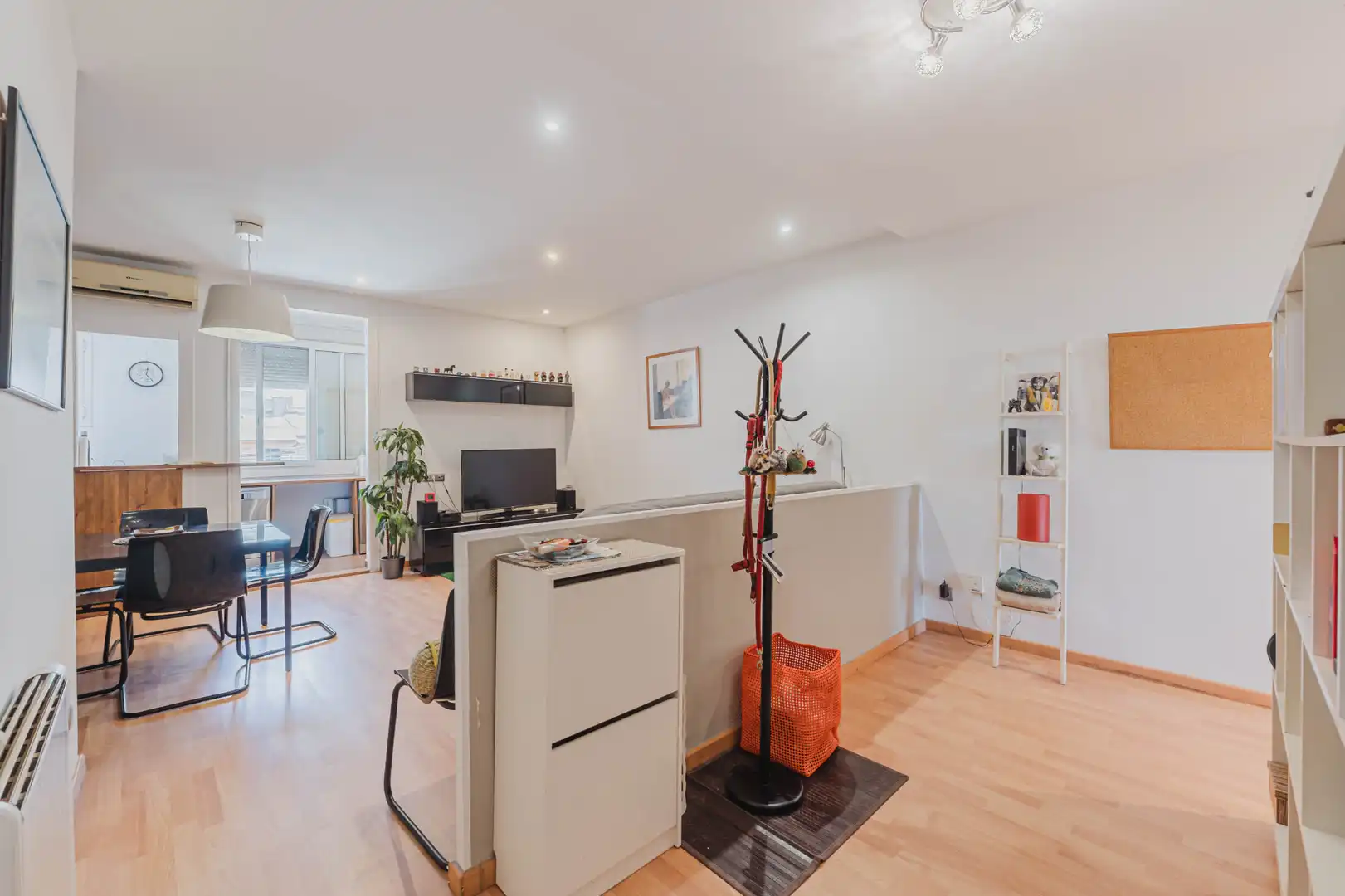 Wohnung zum Verkauf in Barcelona mit Klimaanlage, Heizung und Ofen