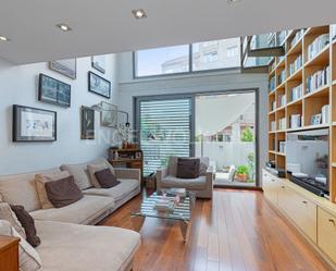 Living room of Single-family semi-detached for sale in  Barcelona Capital  with Air Conditioner, Terrace and Balcony