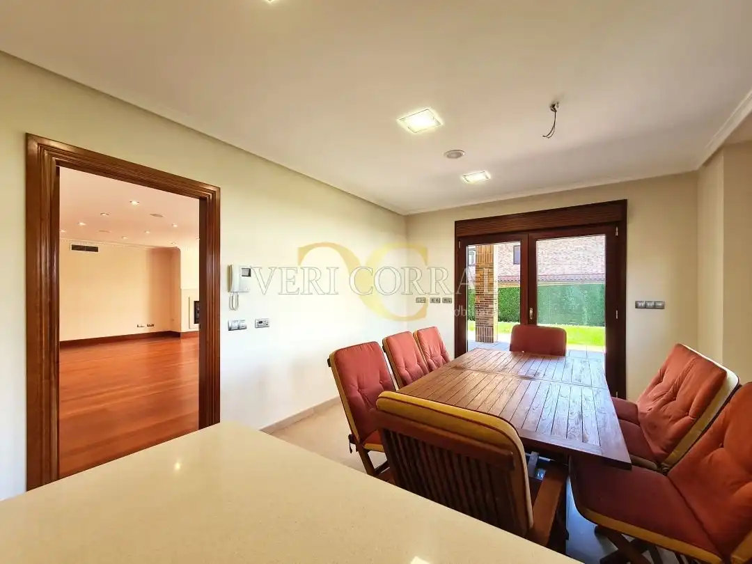 Comedor de Casa o chalet en venta en Oviedo  con Calefacción, Jardín privado y Terraza