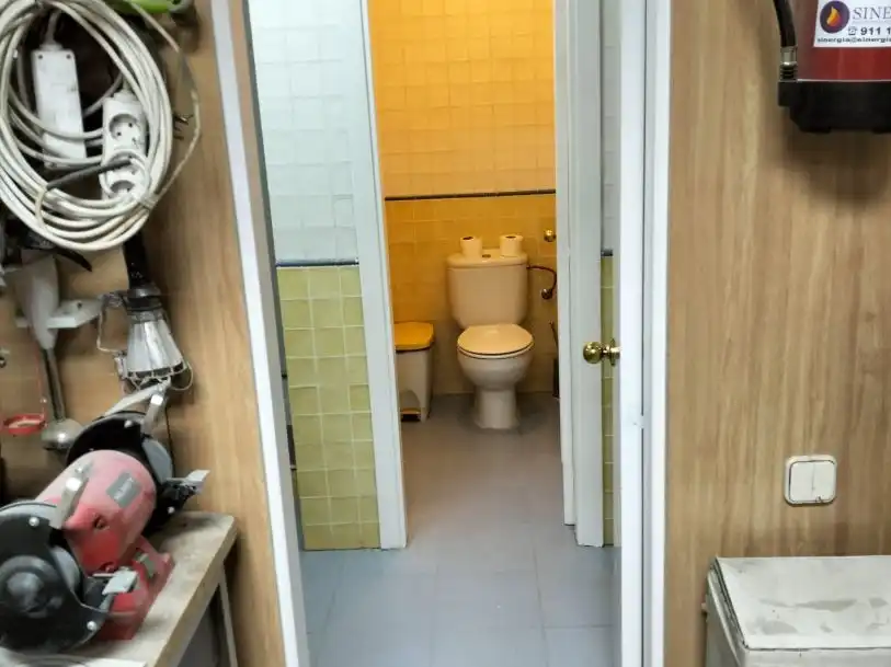 Baño de Local en venta en Alcorcón con Aire acondicionado y Calefacción