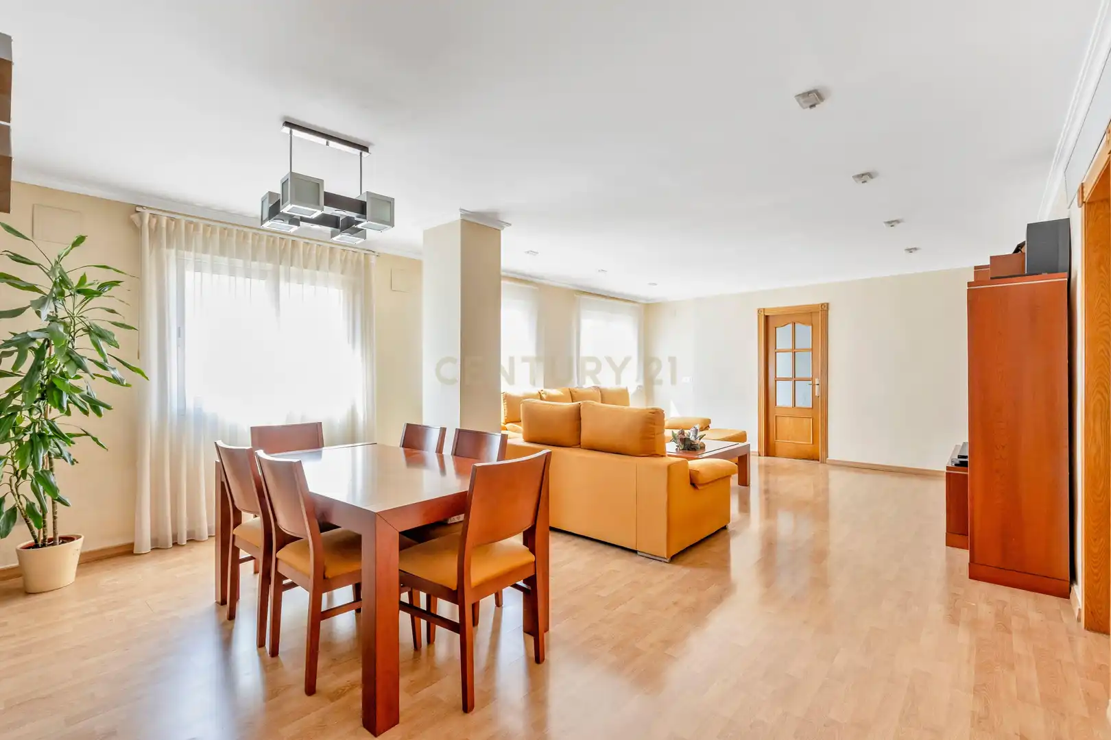 Sala d'estar de Apartament en venda en Torrevieja amb Aire condicionat, TV i Balcó