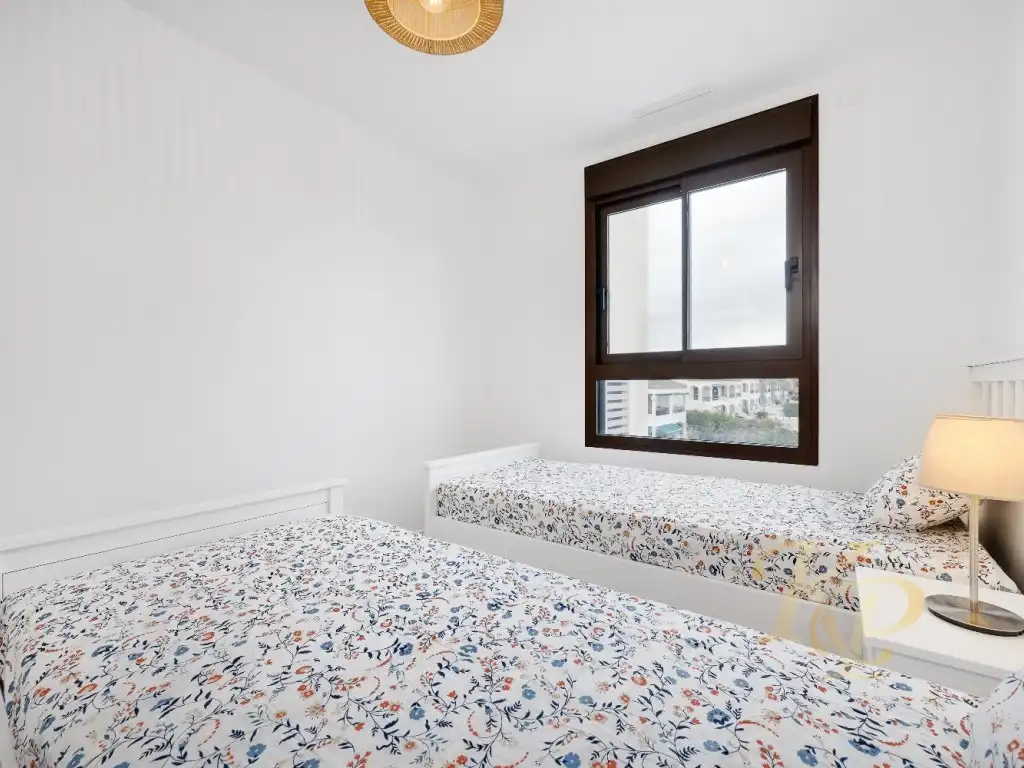 Dormitori de Apartament en venda en Orihuela amb Aire condicionat i Jardí privat
