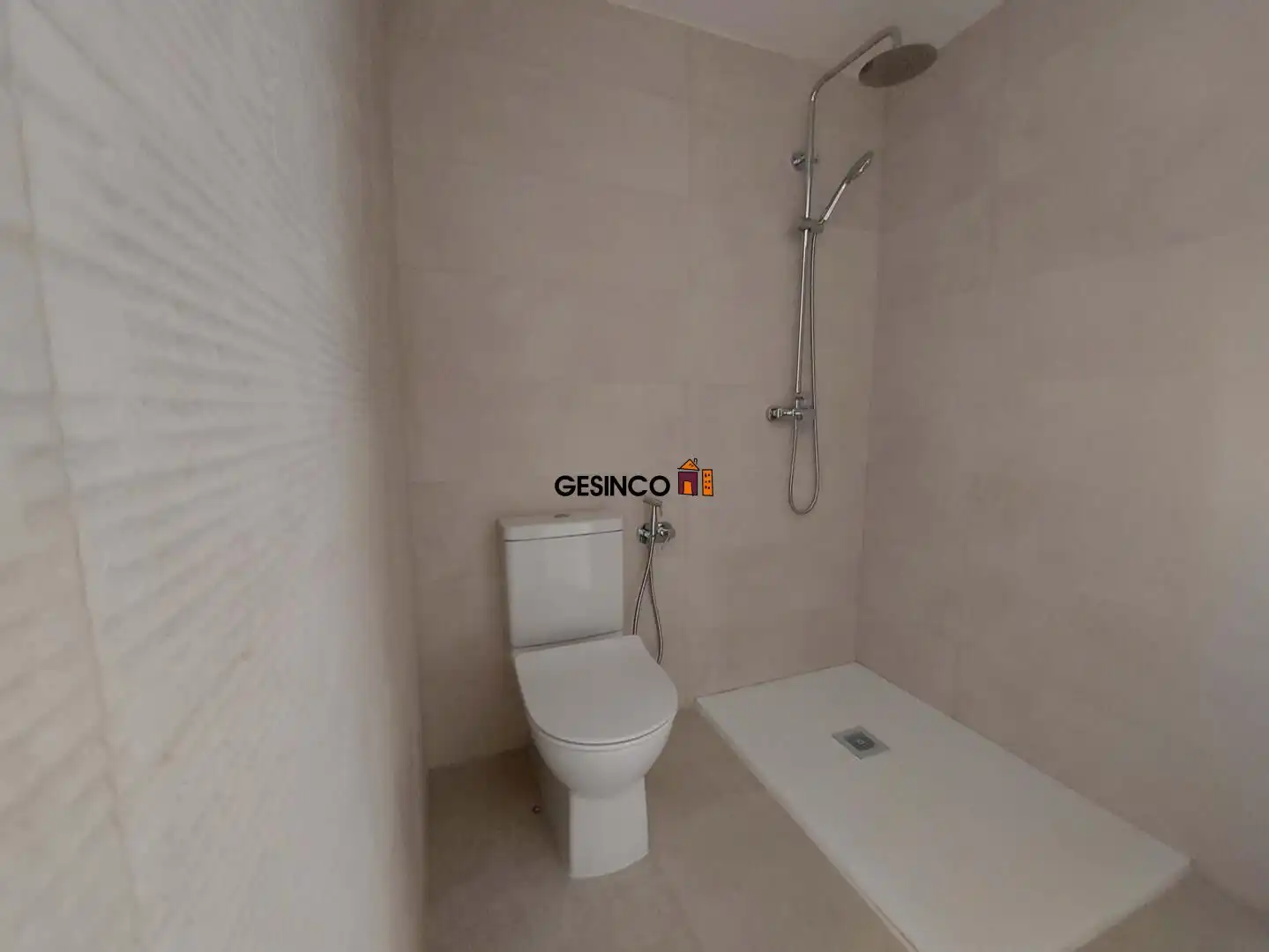 Baño de Piso en venta en Xàtiva con Terraza y Trastero