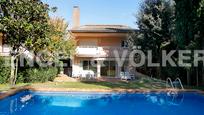 Vista exterior de Casa o xalet en venda en Sant Cugat del Vallès amb Aire condicionat, Calefacció i Jardí privat