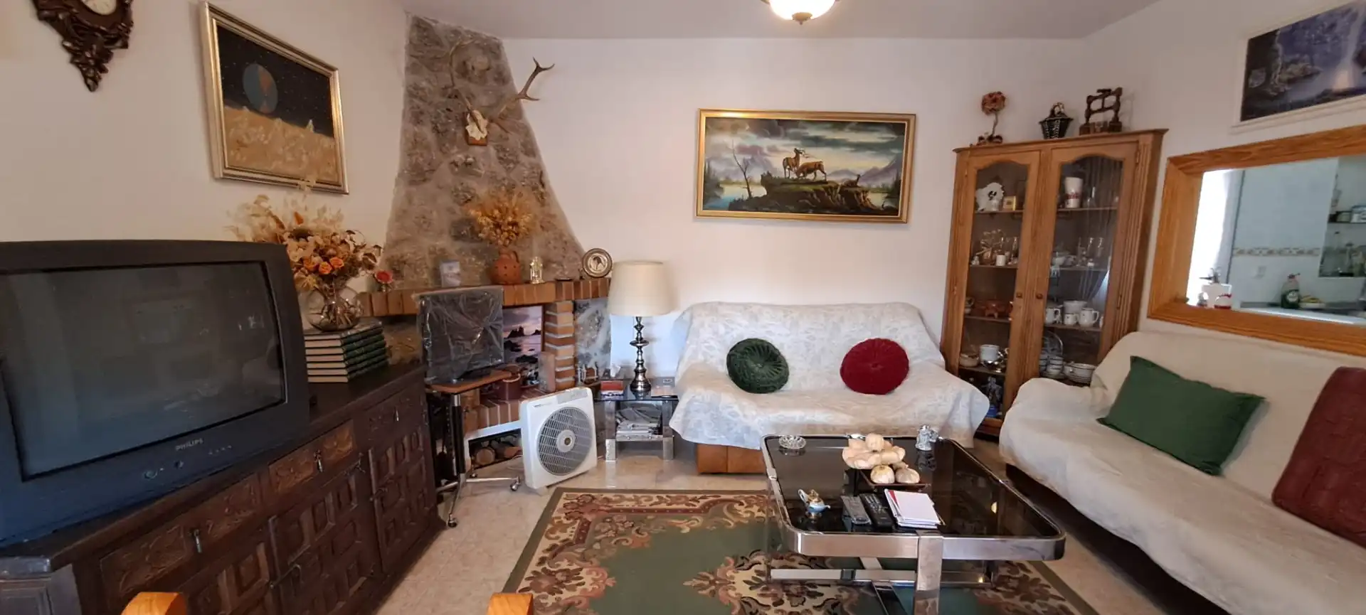 Sala d'estar de Casa o xalet en venda en Ituero y Lama amb Calefacció, Jardí privat i Moblat