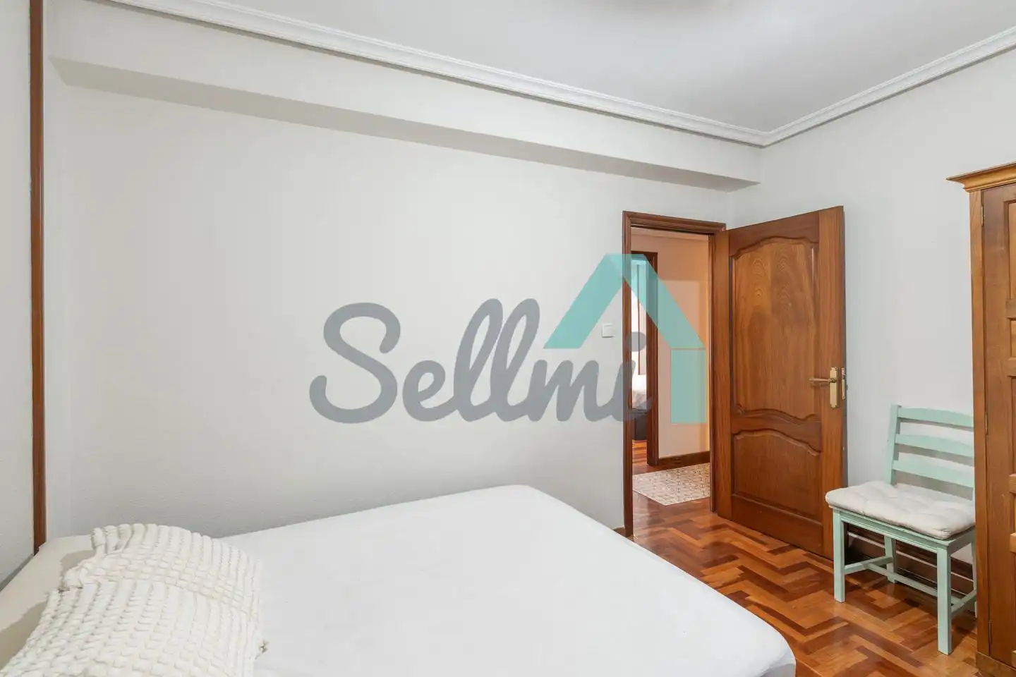 Bedroom of Flat for share in Oviedo   with Heating, Parquet flooring and Terrace