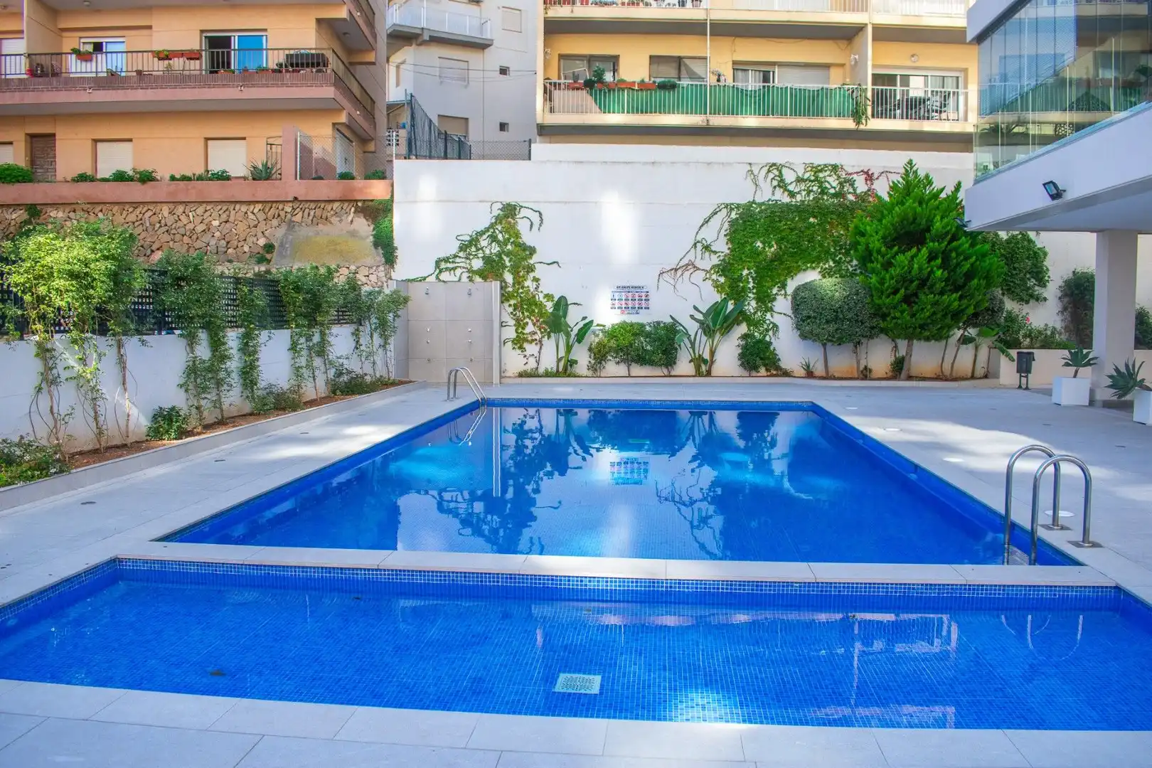 Piscina de Apartament en venda en Calpe / Calp amb Terrassa, Moblat i Piscina comunitària