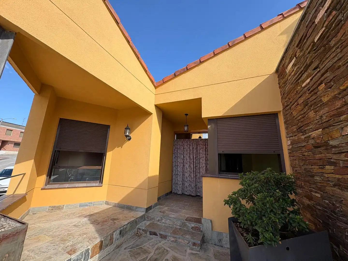 Vista exterior de Casa o xalet en venda en Íscar amb Calefacció, Jardí privat i Terrassa