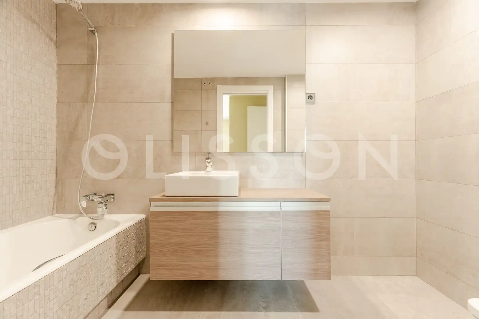 Badezimmer von Wohnung zum Verkauf in Madrid mit Klimaanlage, Terrasse und Abstellraum
