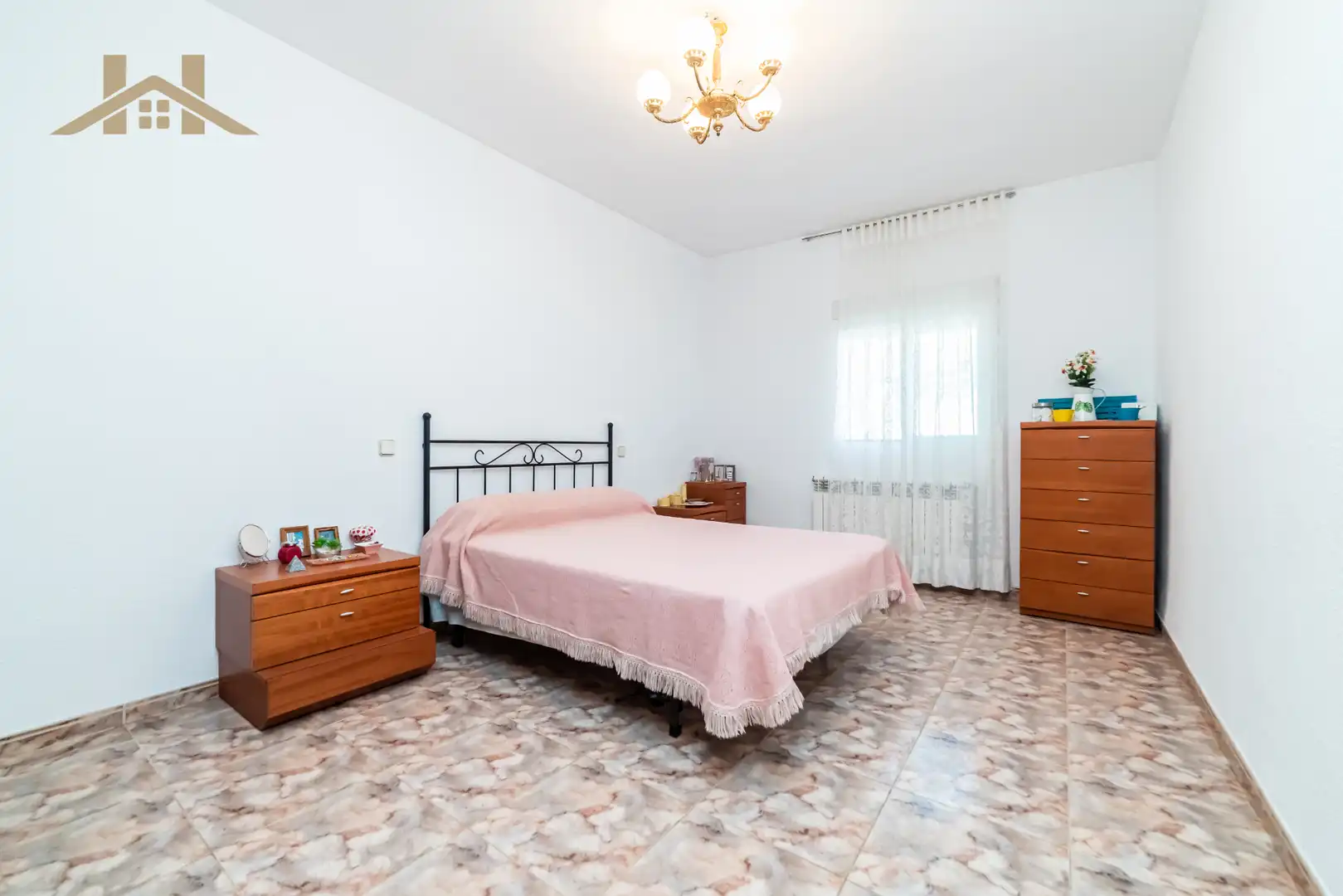 Habitación de Casa adosada en venta en Villa del Prado con Aire acondicionado, Jardín privado y Piscina
